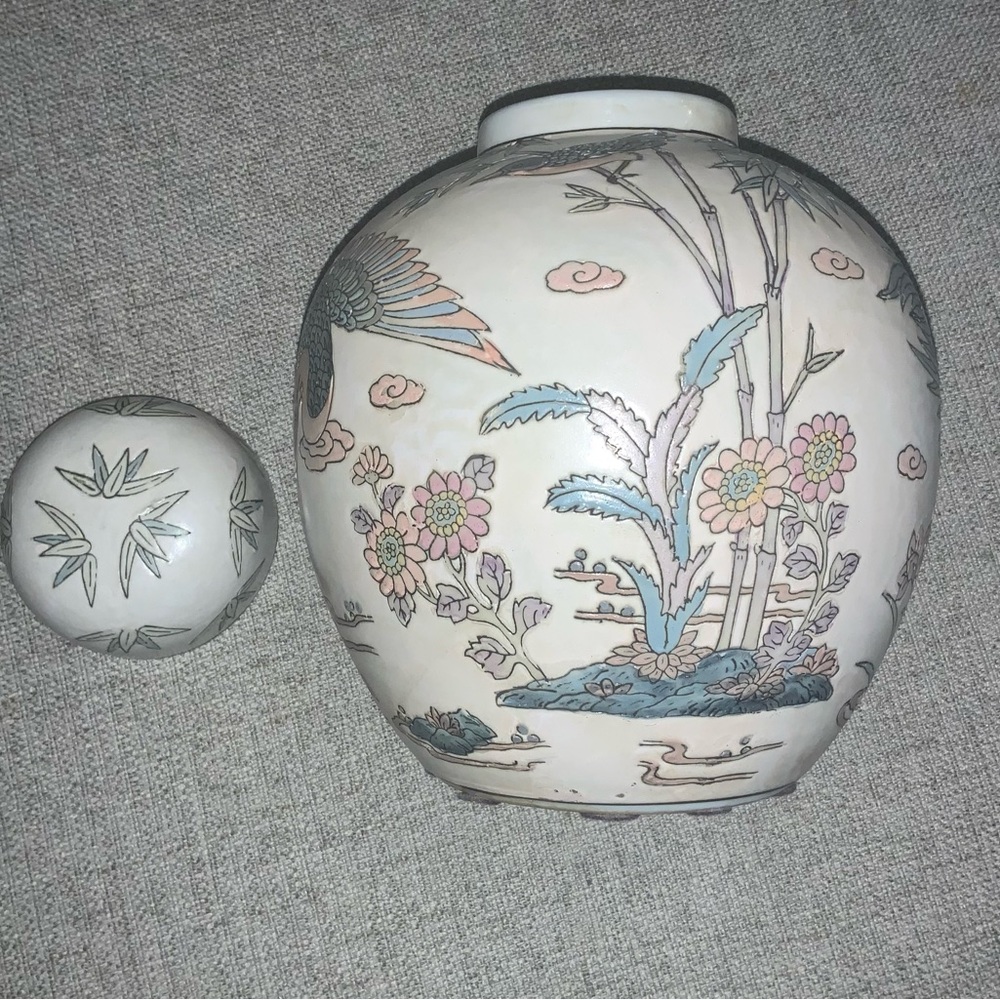 Vintage Porcelain‎ Chinese Ginger Jar With Domed Lid by WBI